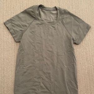 Grey lululemon swiftly tech tee, in great condition, and only worn once or twice